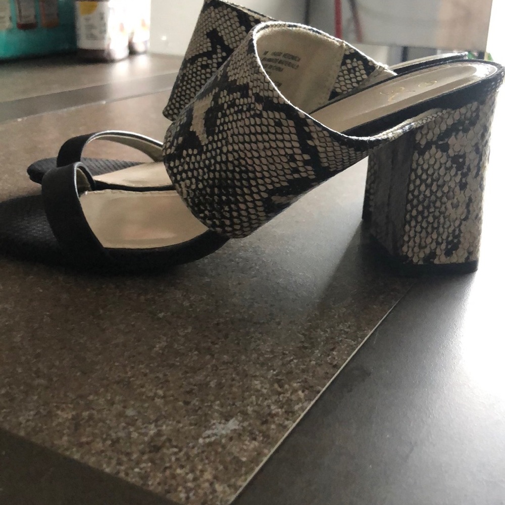 Snake print heels - Picture 2 of 3